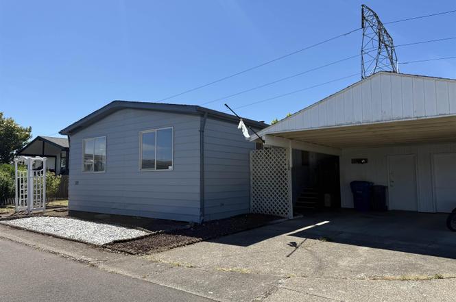 5422 Portland Rd NE #122