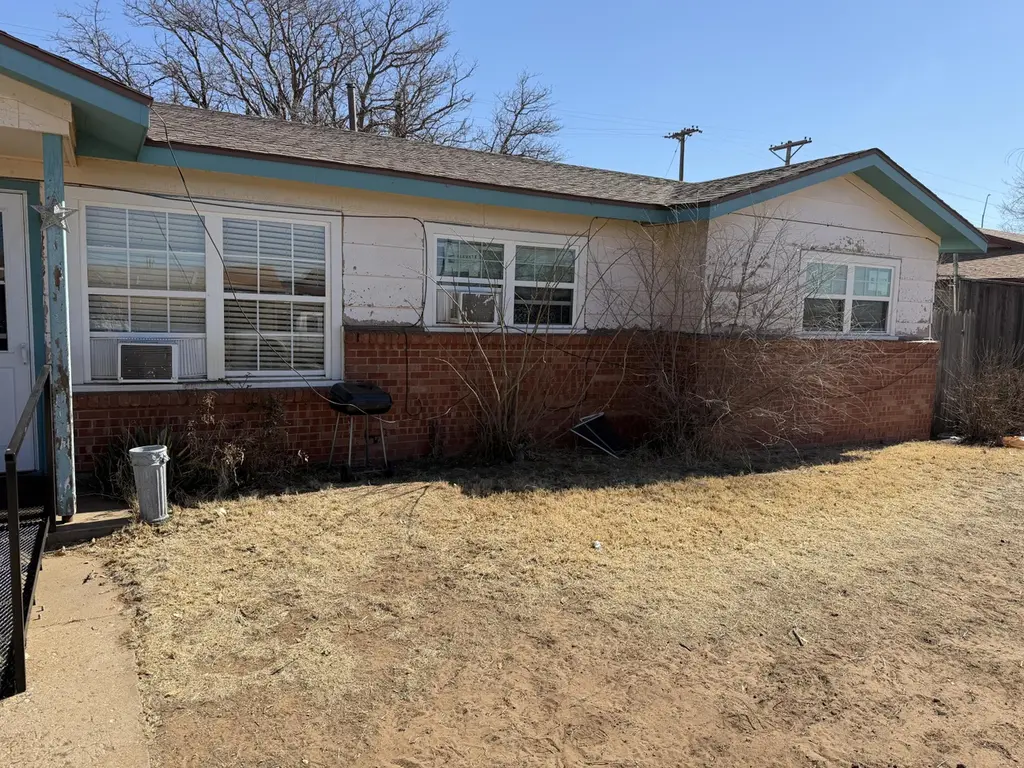 219 Redbud Ave