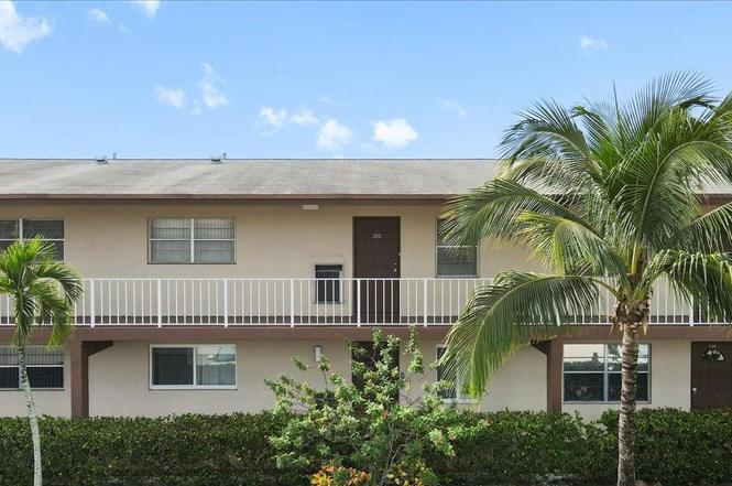 7200 NW 5th Pl #203