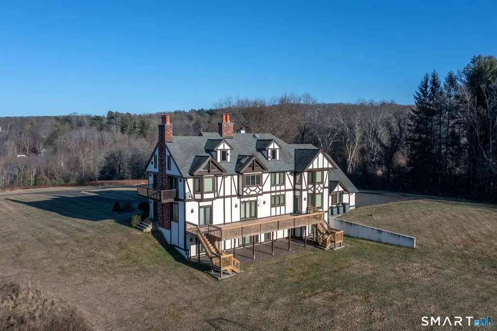 233 Southbury Rd