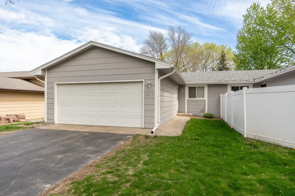 1031 Eastview Cir