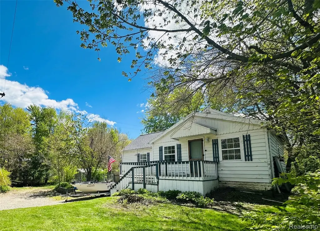5827 Annibal Dr