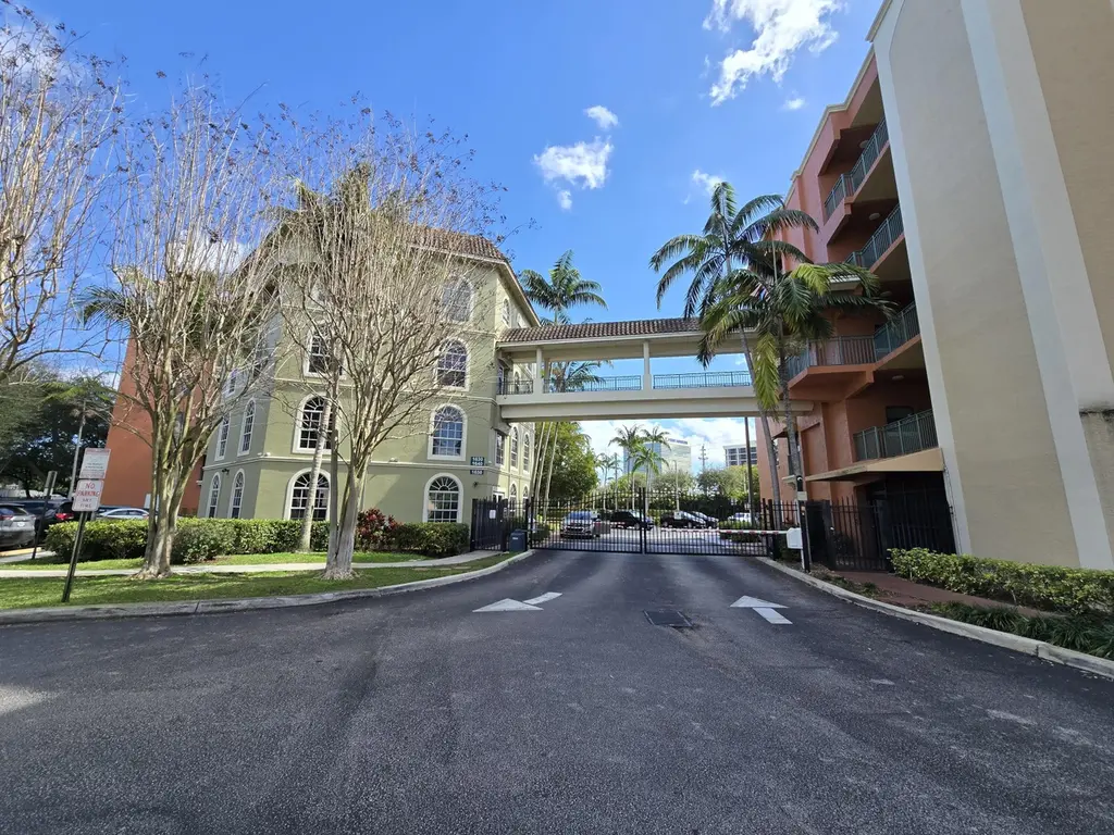 1640 Presidential Way #403
