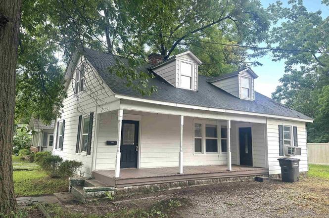 604 W Walnut St