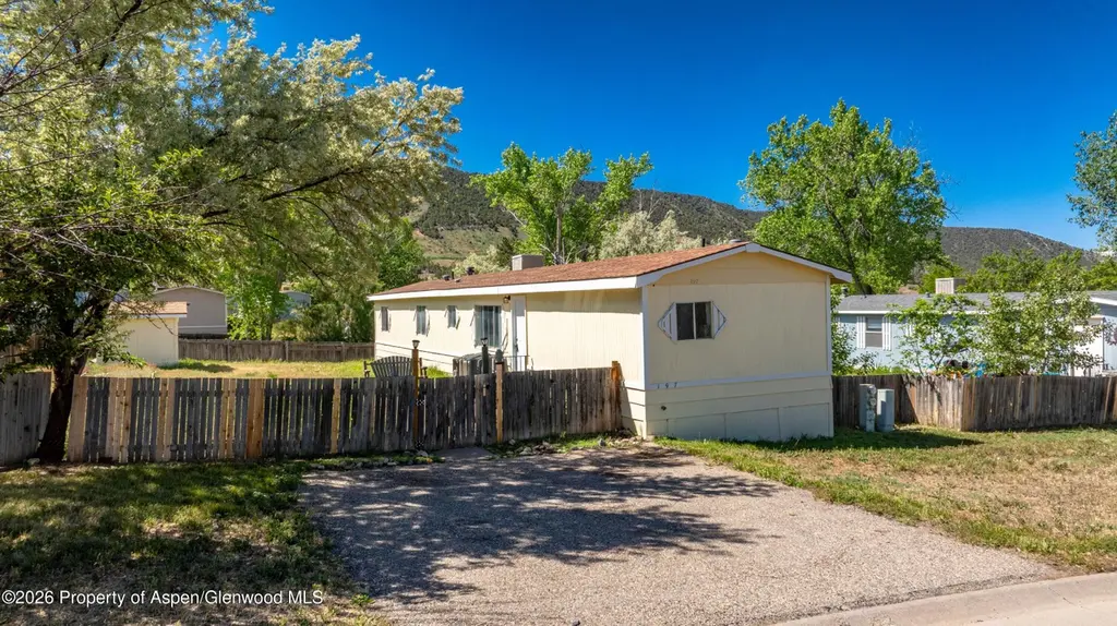 197 E Carson Cir