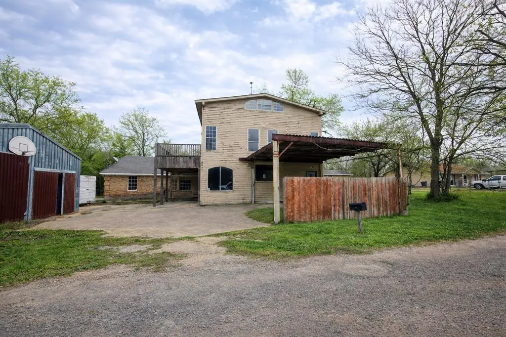 9611 Private Road 3826