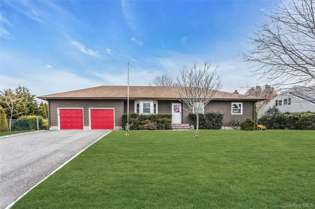 82 Donna Dr