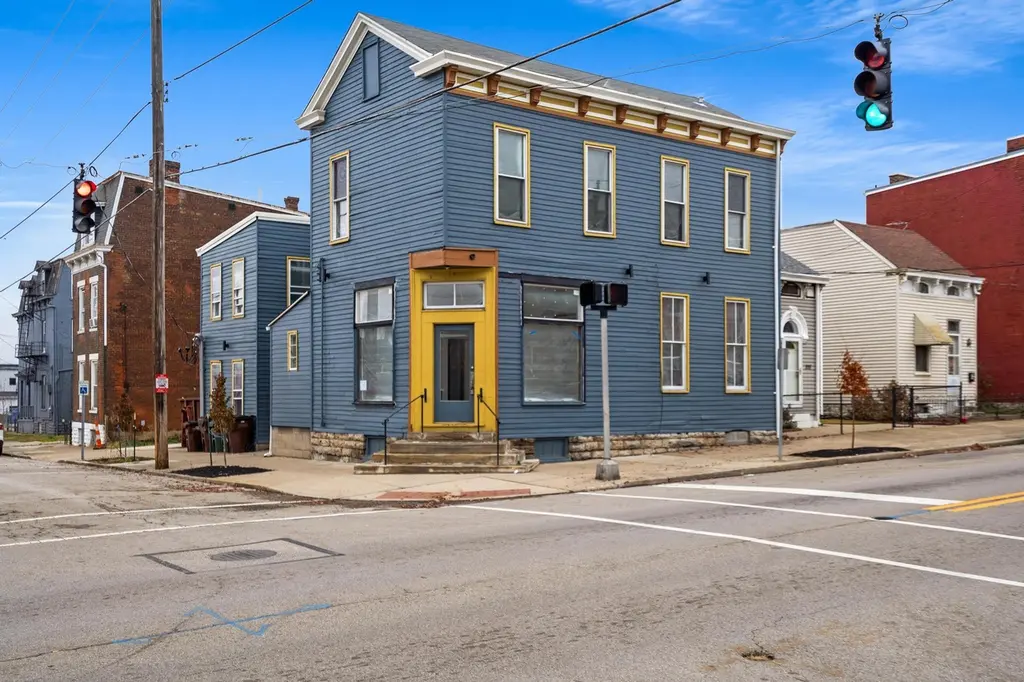 337 W 11th St