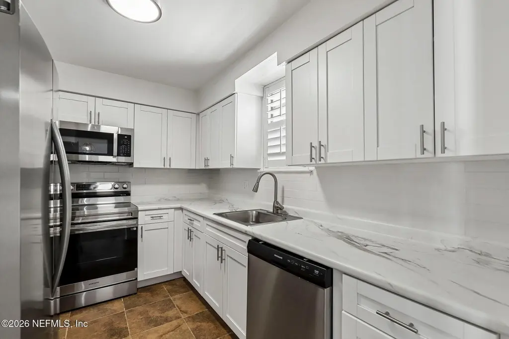 1735 El Camino Rd #2