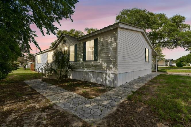 37913 Palmetto Palm Dr