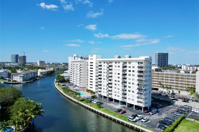 401 Golden Isles Dr #302