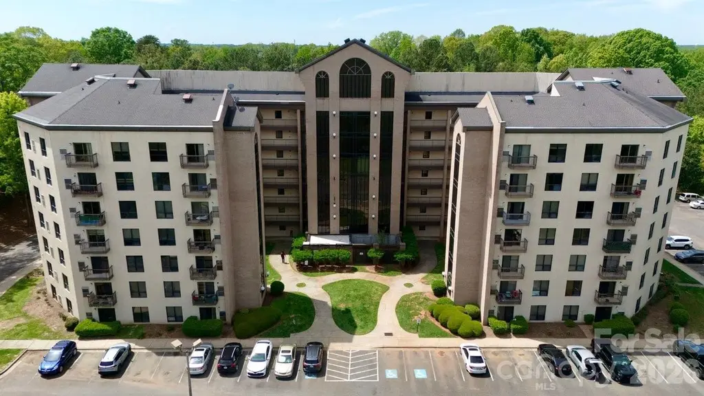 211 Heritage Blvd #102