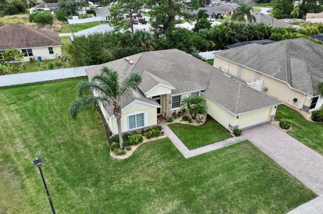 220 Grouper Cir SE