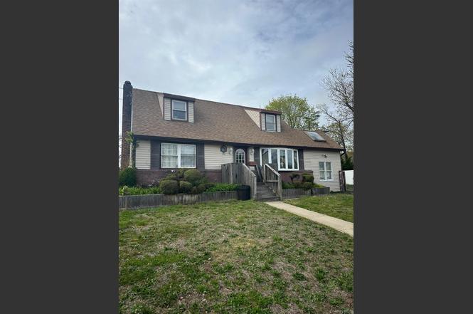 512 Leader Ave