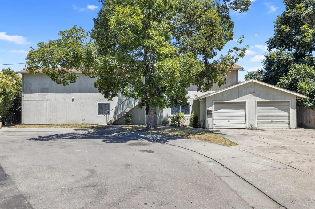 2129 Acacia Ct