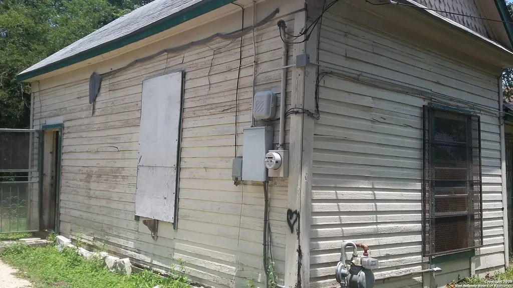 439 Vine St