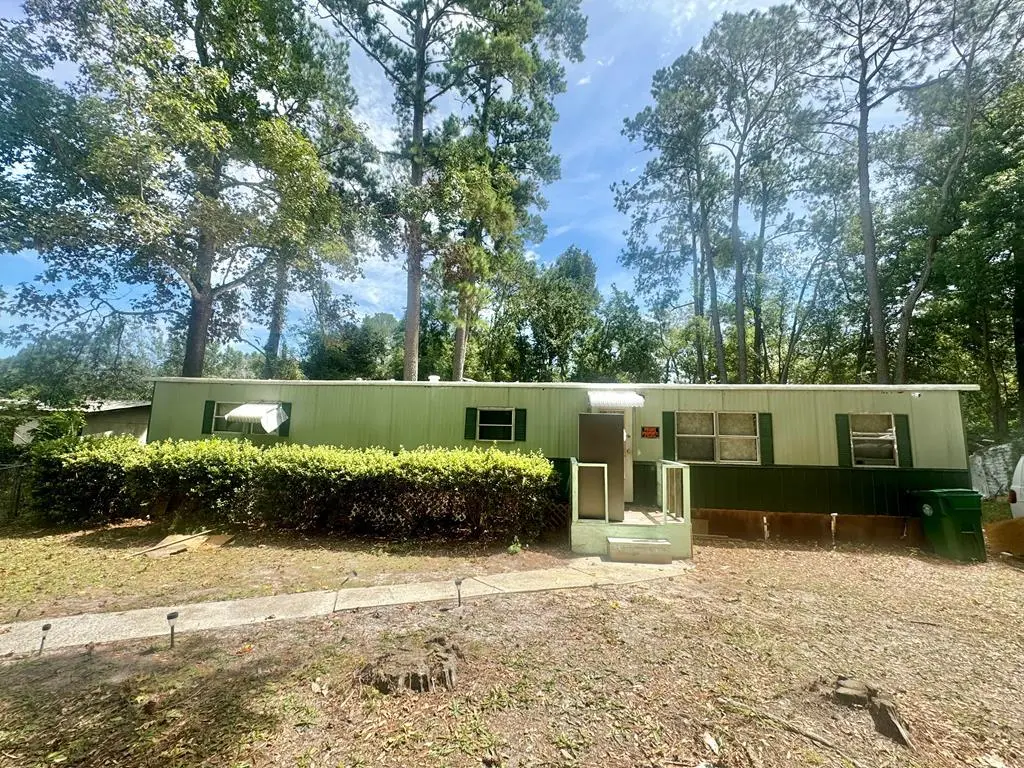 211 Stella St