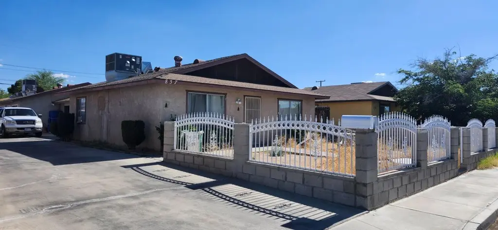 837 Commercial Ave