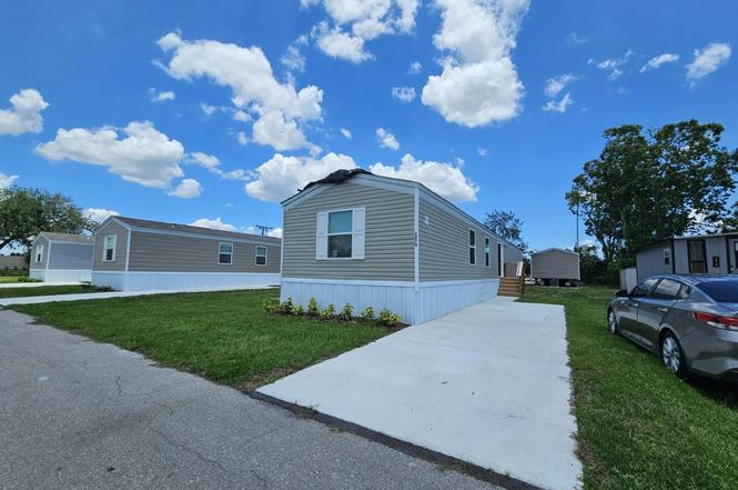 1074 Myakka Dr