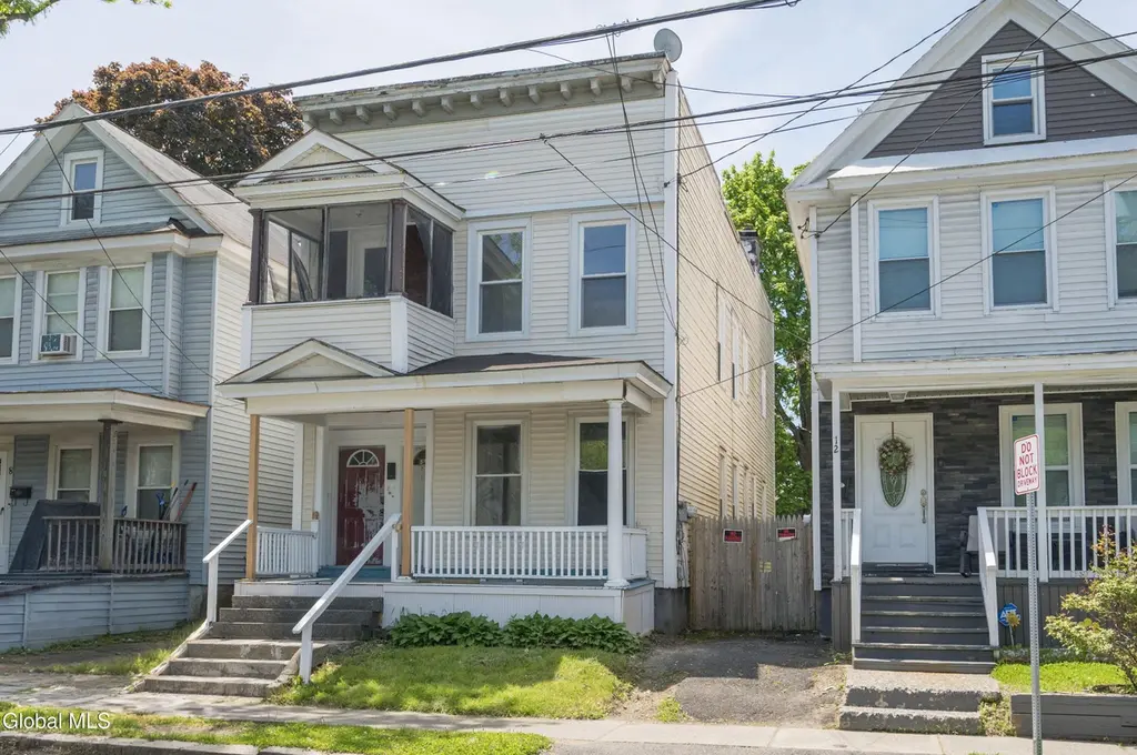 10 Hurlbut St