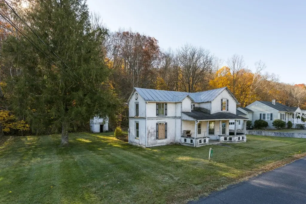165 W Railroad Ave