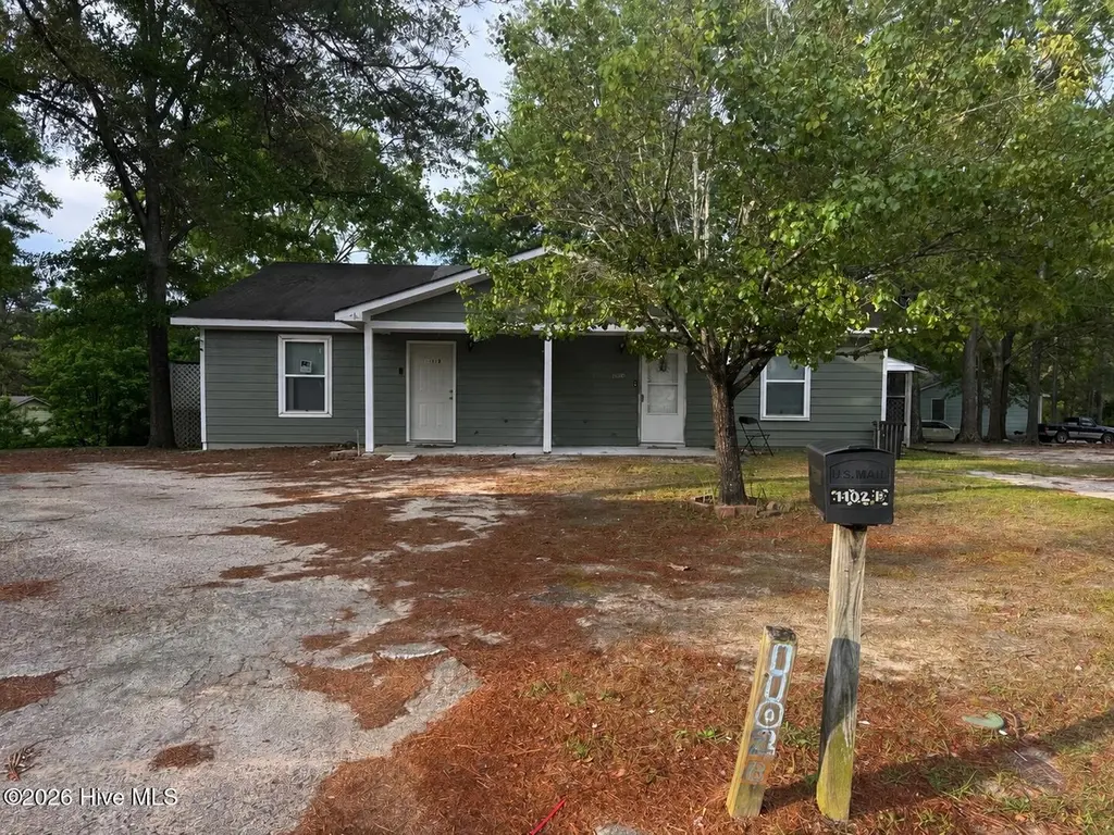1102 Lewis Cir