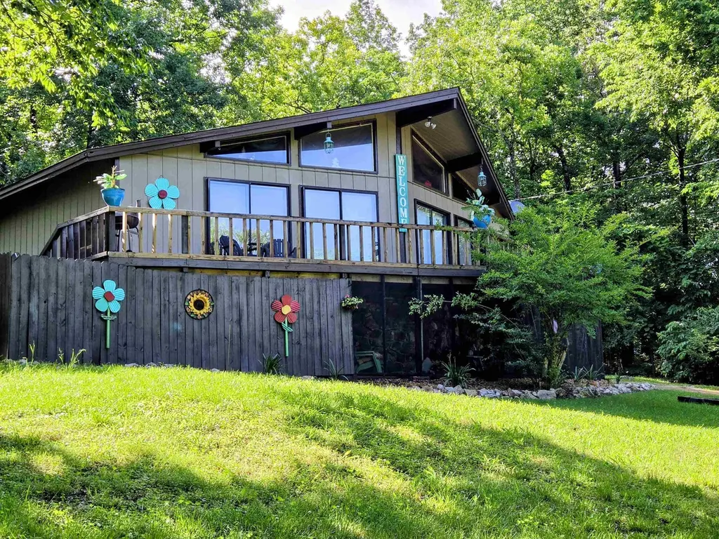 126 Saginaw Cir