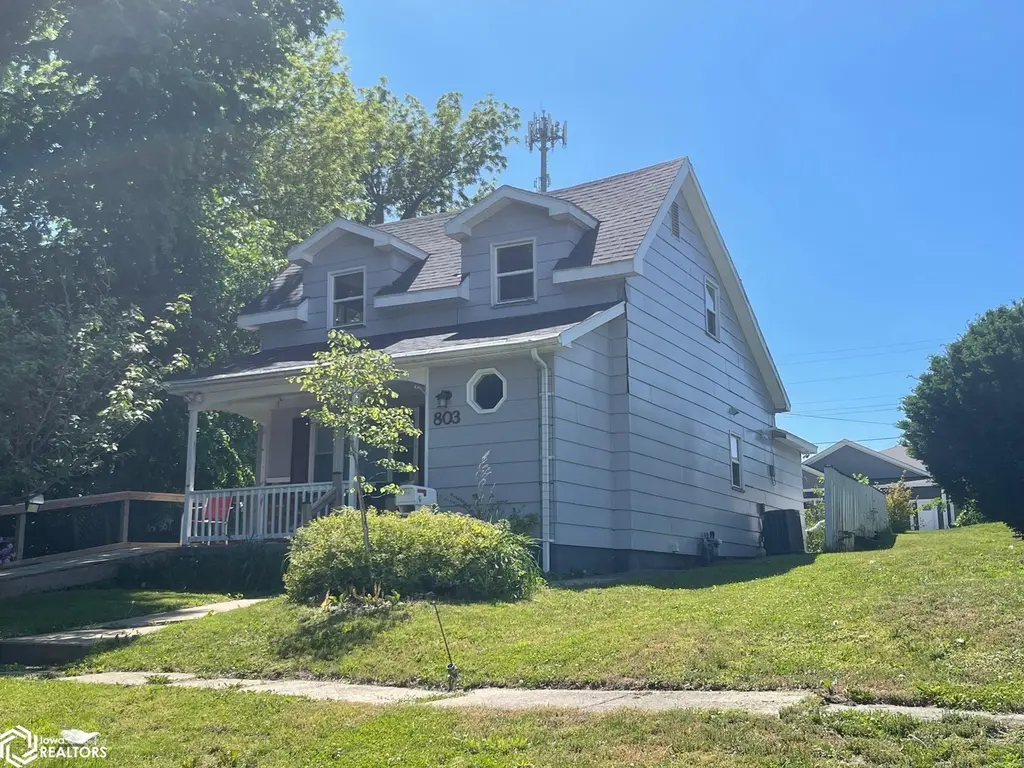 803 Center St