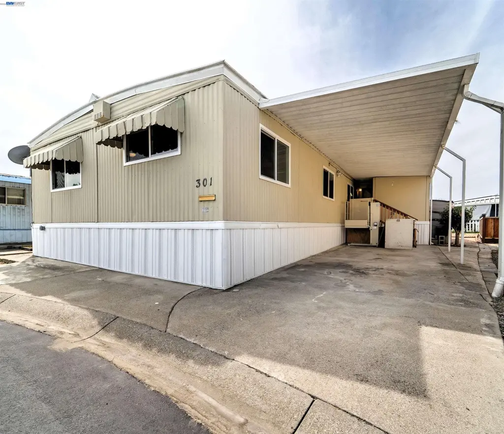 301 Maui Cir
