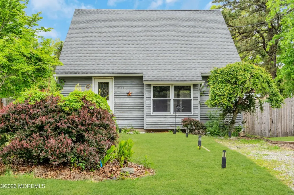 1924 Hillwood Rd