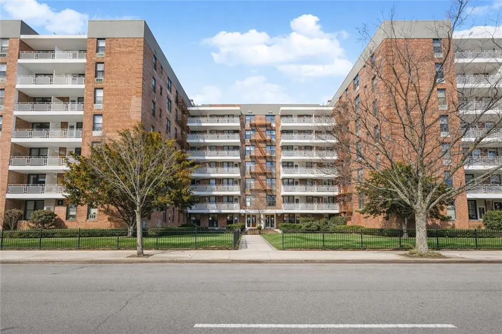 3235 Emmons Ave #315