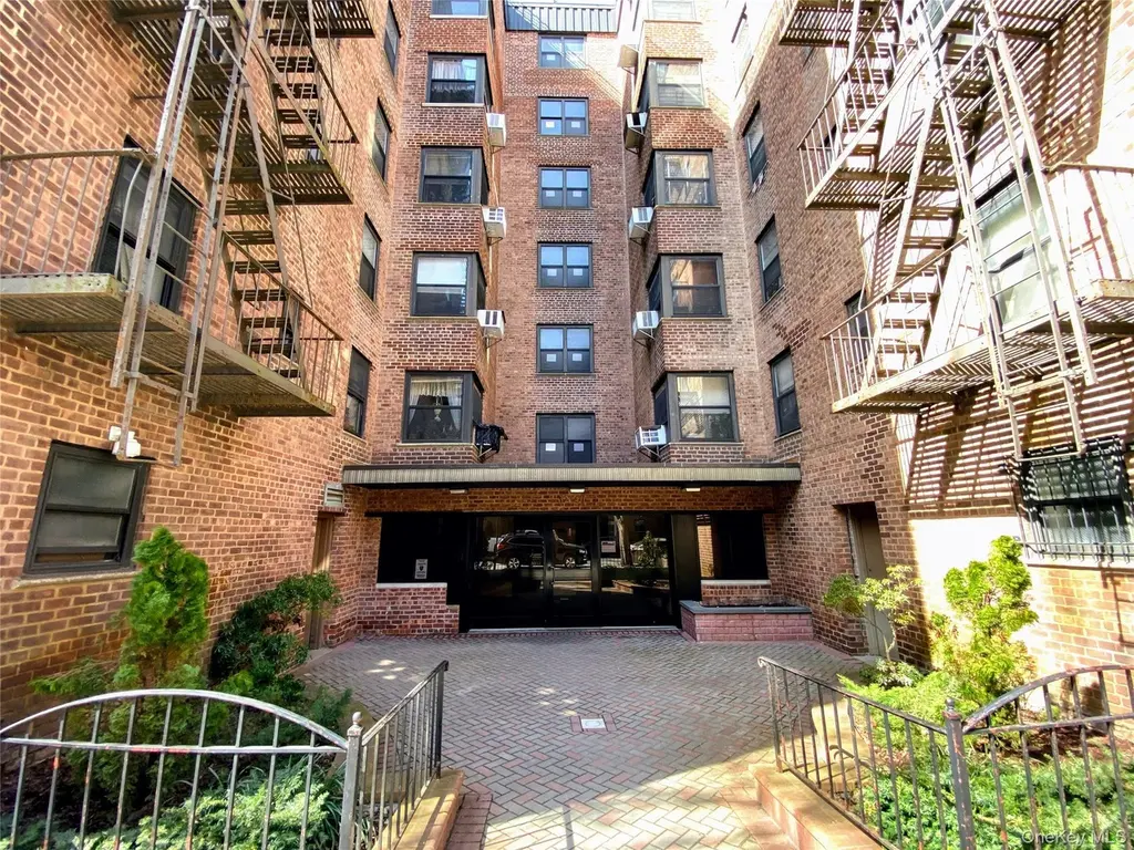 32-45 90th St #607