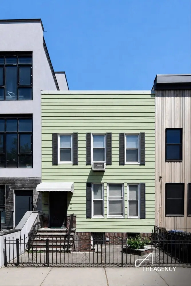 182 Russell St