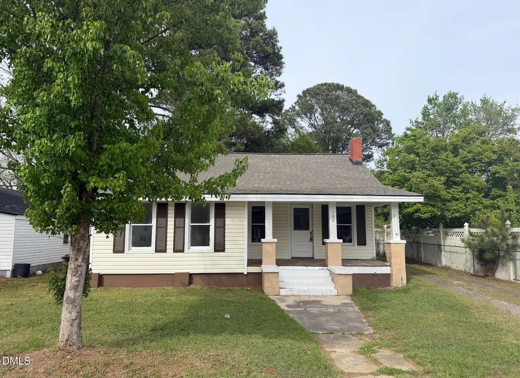 702 W Main St