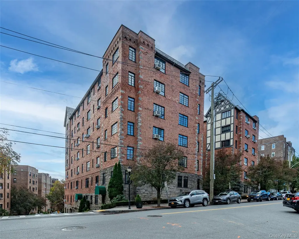 45 Pondfield Rd W Unit 1G