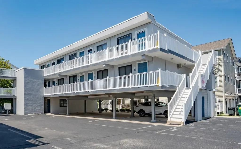 921 Wesley Ave Unit A24