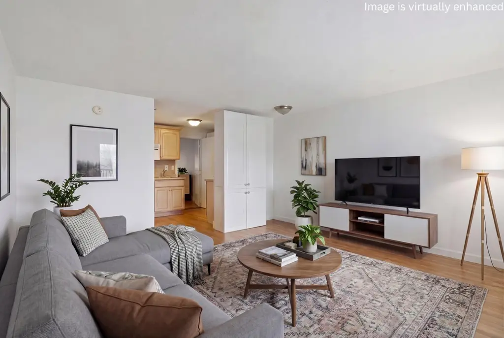 35 Main St #8