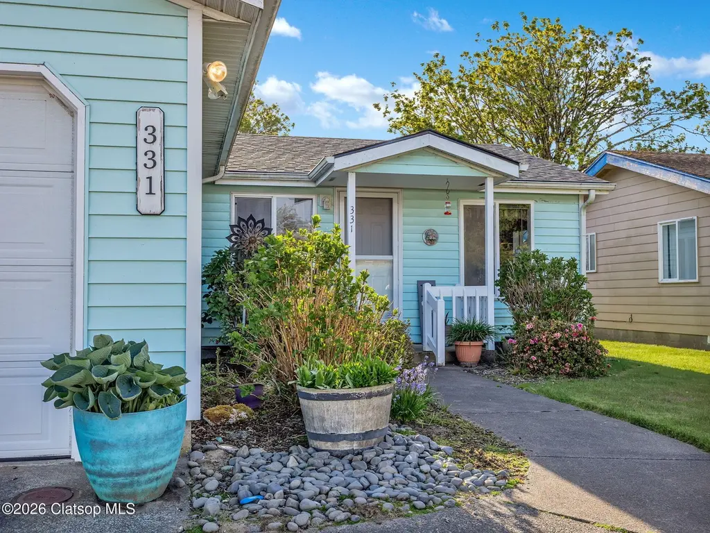 1100 NW Warrenton Dr #331