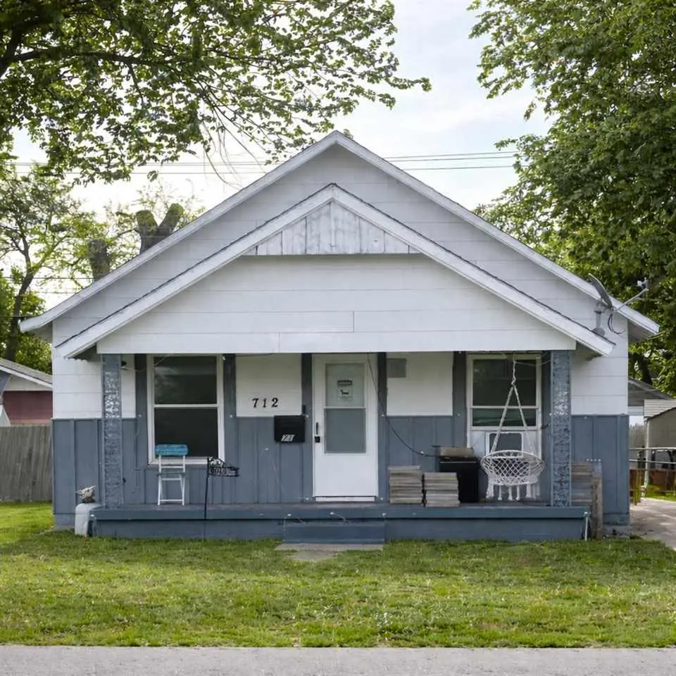 712 N Main St