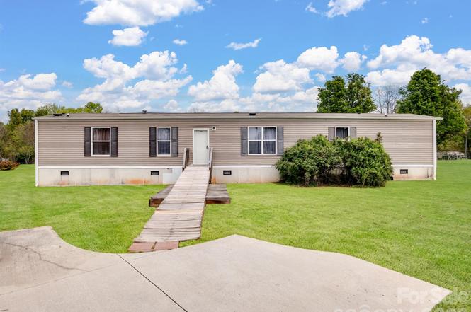 208 Daves Rd