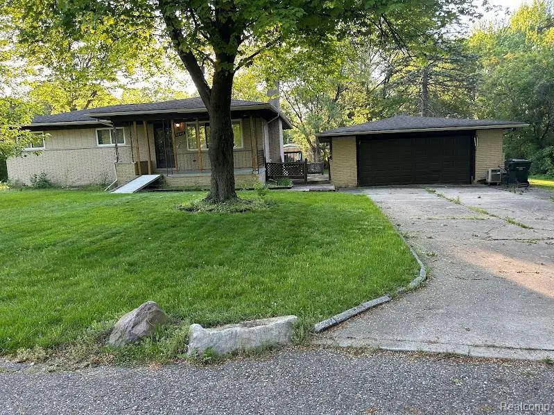 52412 Pappy Ln
