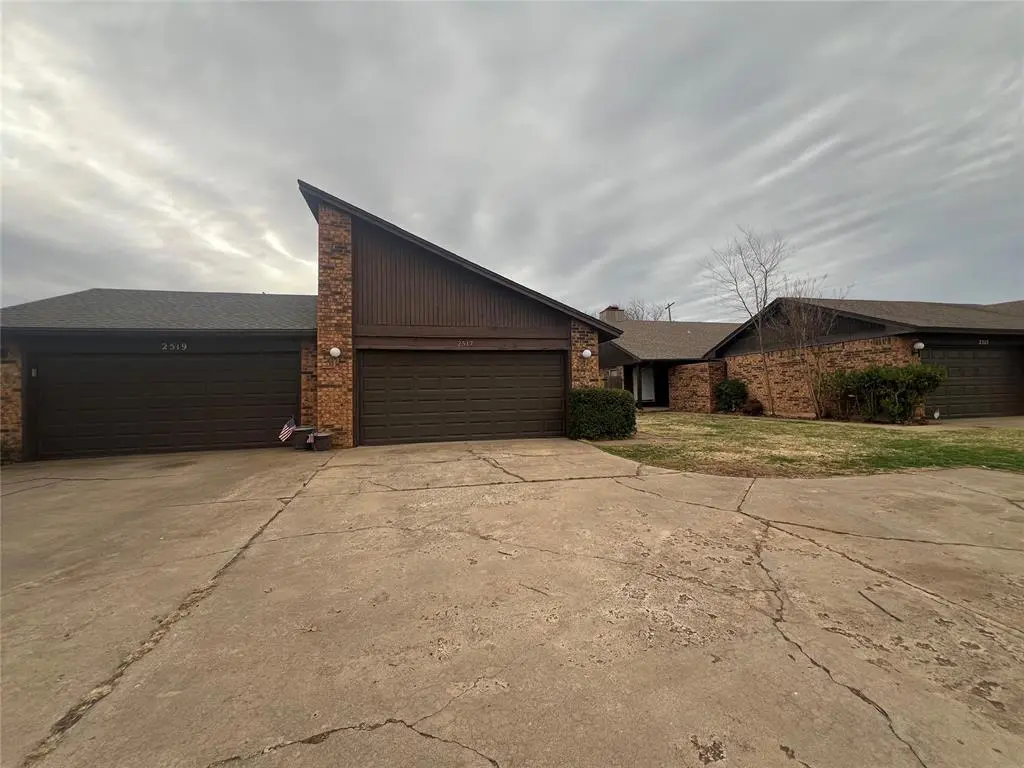 2517 W Hefner Rd