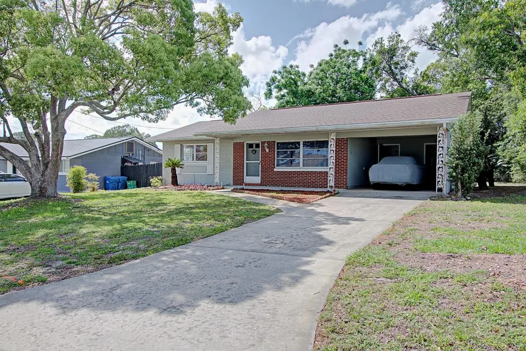 720 Crestview Dr