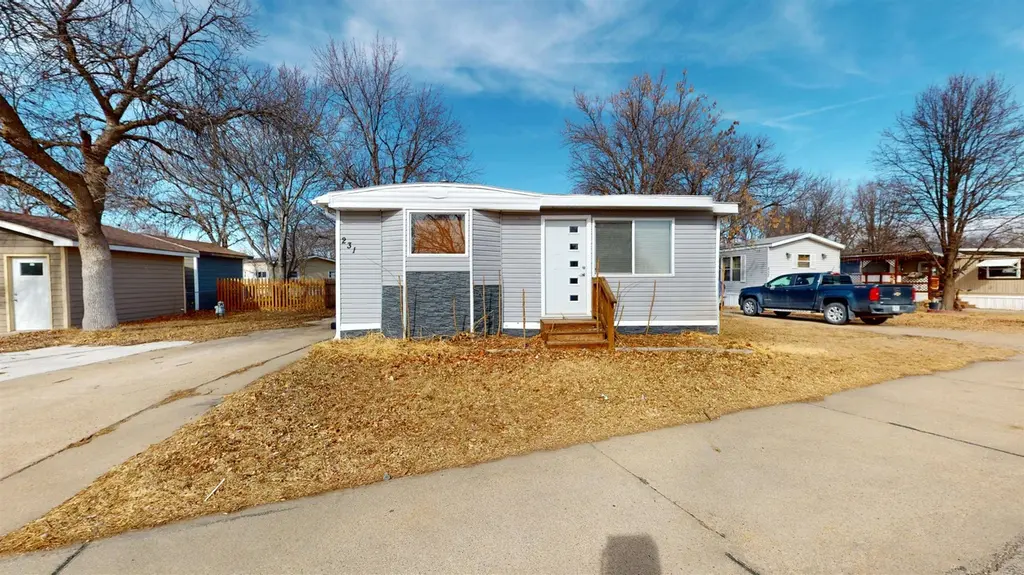 231 E Lawn Ct