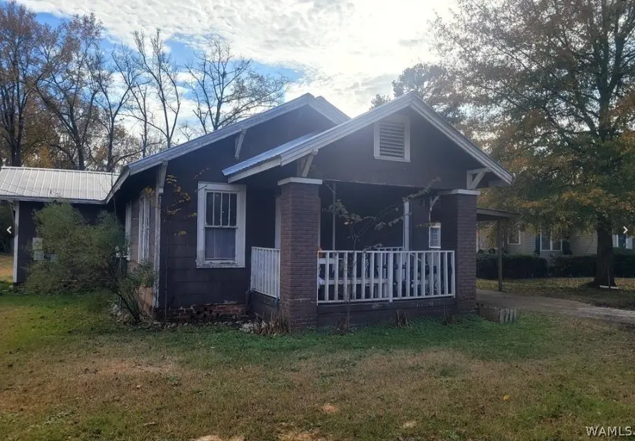 1020 4th Ave