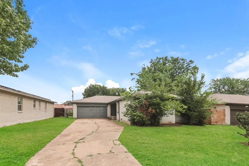 1718 Joan Dr