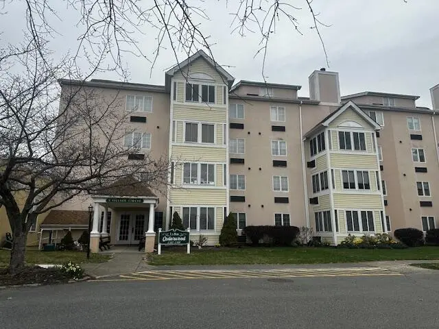 3 Village Cir Apt 304