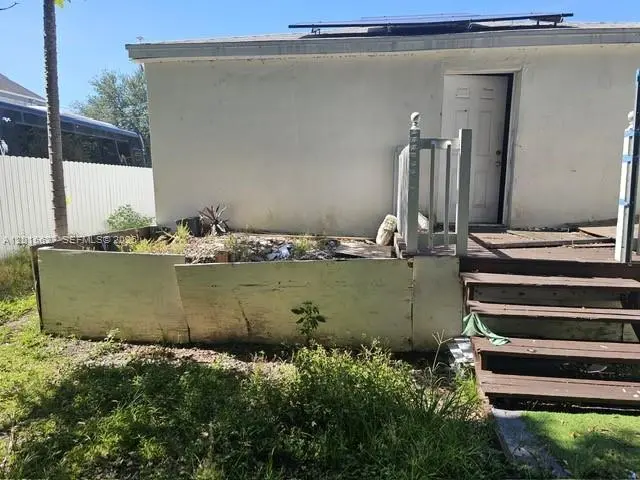1717 NW 69th St