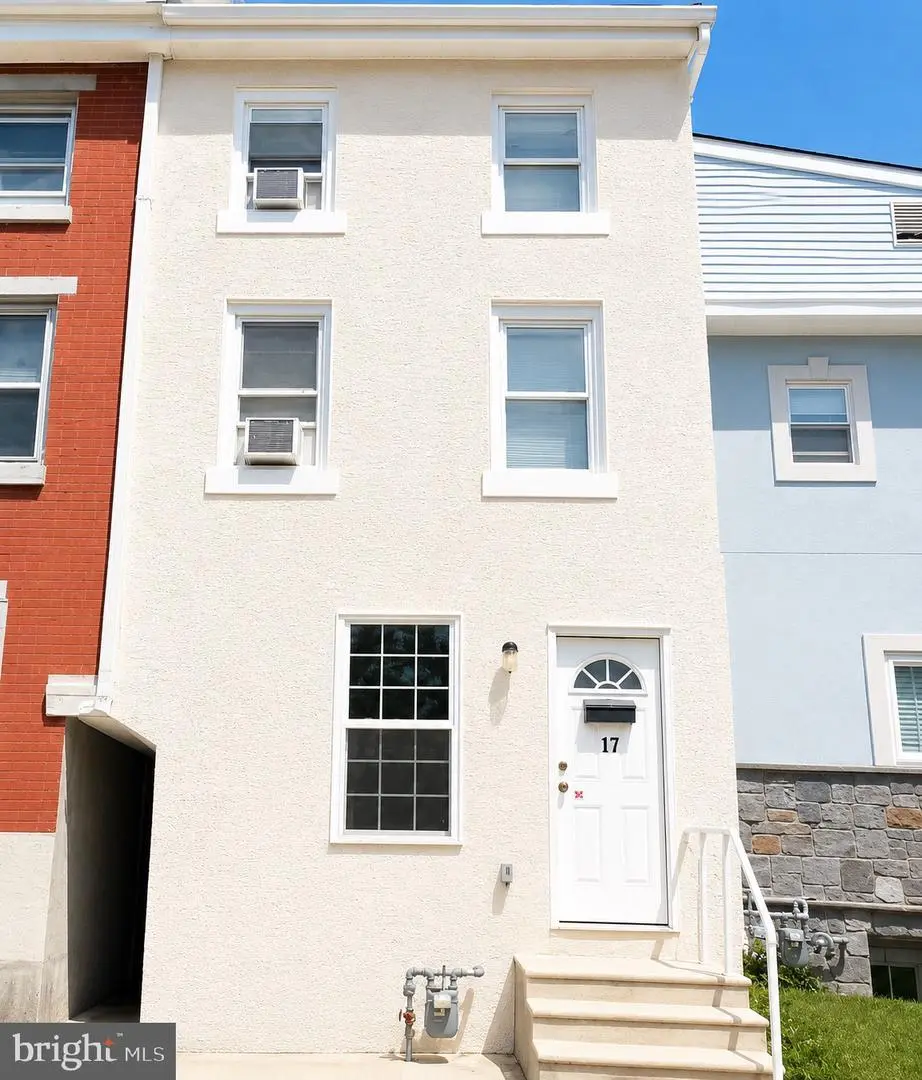 17 W Oak St