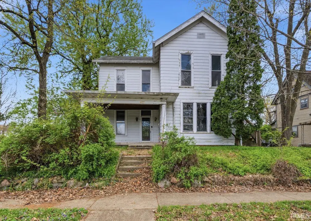 403 W North St
